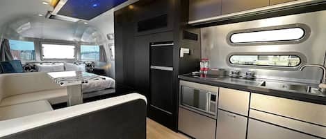 Family Double Room | Private kitchen | Fridge, microwave, stovetop