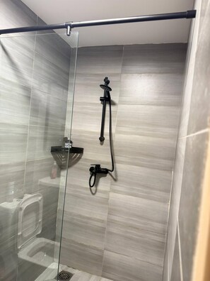 Shower - Tranquil 1-Bedroom Apartment in Lavington, Nairobi (Nairobi)