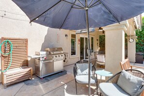 Outdoor dining - Country Club Perks! Indio Golf Haven on Fairway (Indio)
