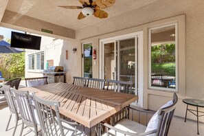Outdoor dining - Country Club Perks! Indio Golf Haven on Fairway (Indio)