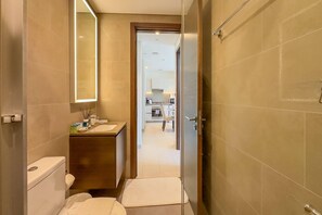 Standard Apartment | Bathroom | Towels - 1-BR APT in Sobha Creek Vistas Tower B (Dubai)