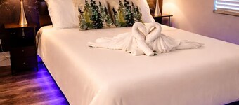 Horizon Luxury 1BR Retreat Pool Hot Tub WiFi