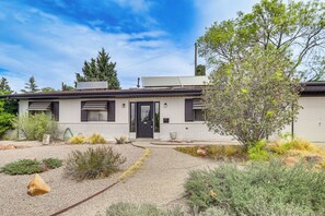 Exterior - Walk to UNM! Quiet Extended Escape w/ Patio (Albuquerque)