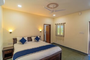 Superior Cottage | Desk, laptop workspace - JAWAI INTO THE WILD (Bali)