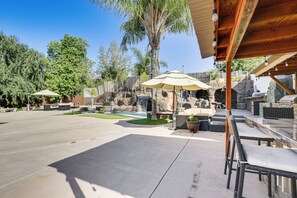 Outdoor dining - Pet Friendly, Private! Bonita Unit w/ Outdoor Pool (Bonita)