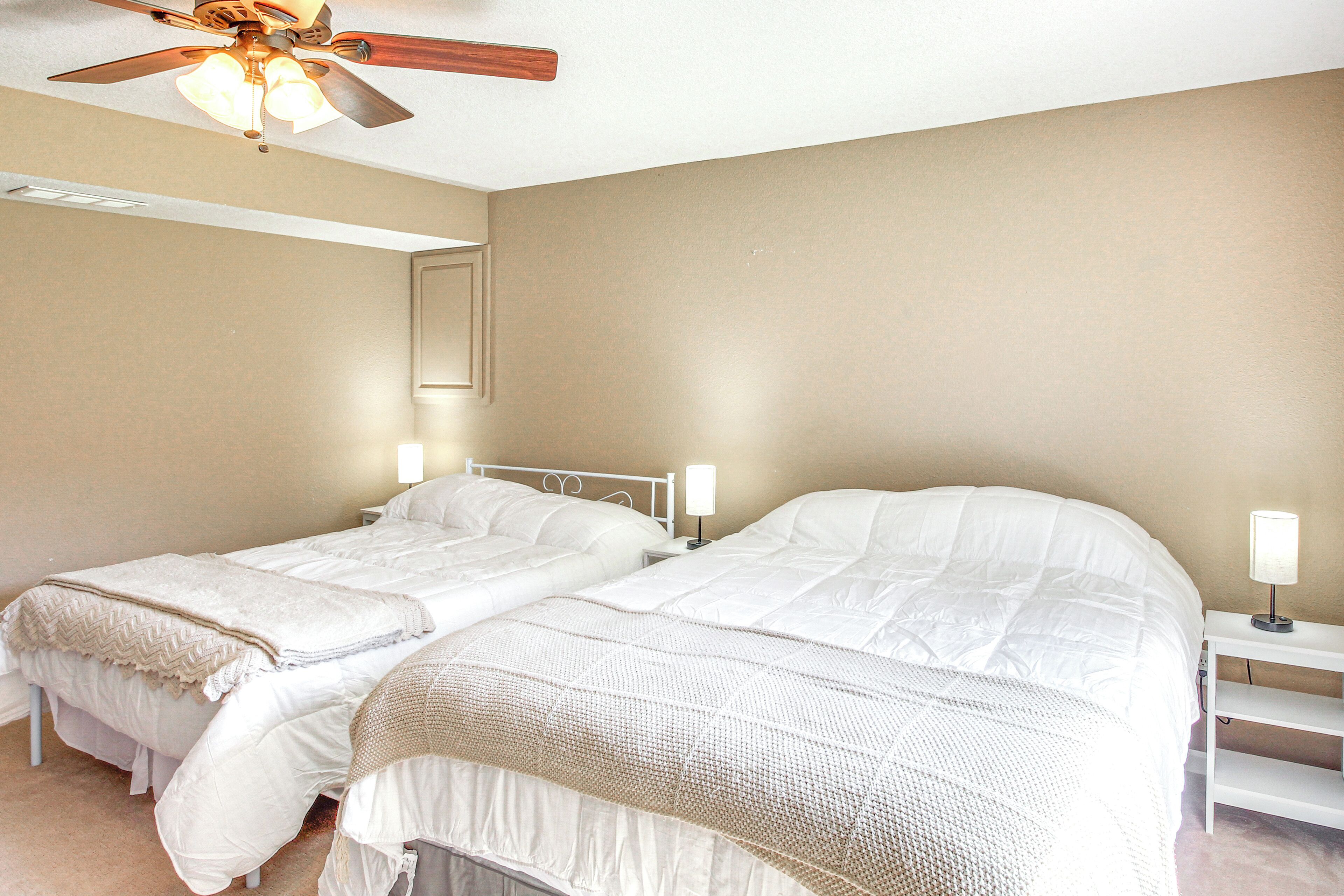 4 bedrooms, desk, iron/ironing board, internet
