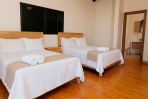5 bedrooms, iron/ironing board, Internet, bed sheets - Escápate al Bosque · Villa Completa · Piscina · BBQ · Hasta 12 Huéspedes (Jarabacoa)