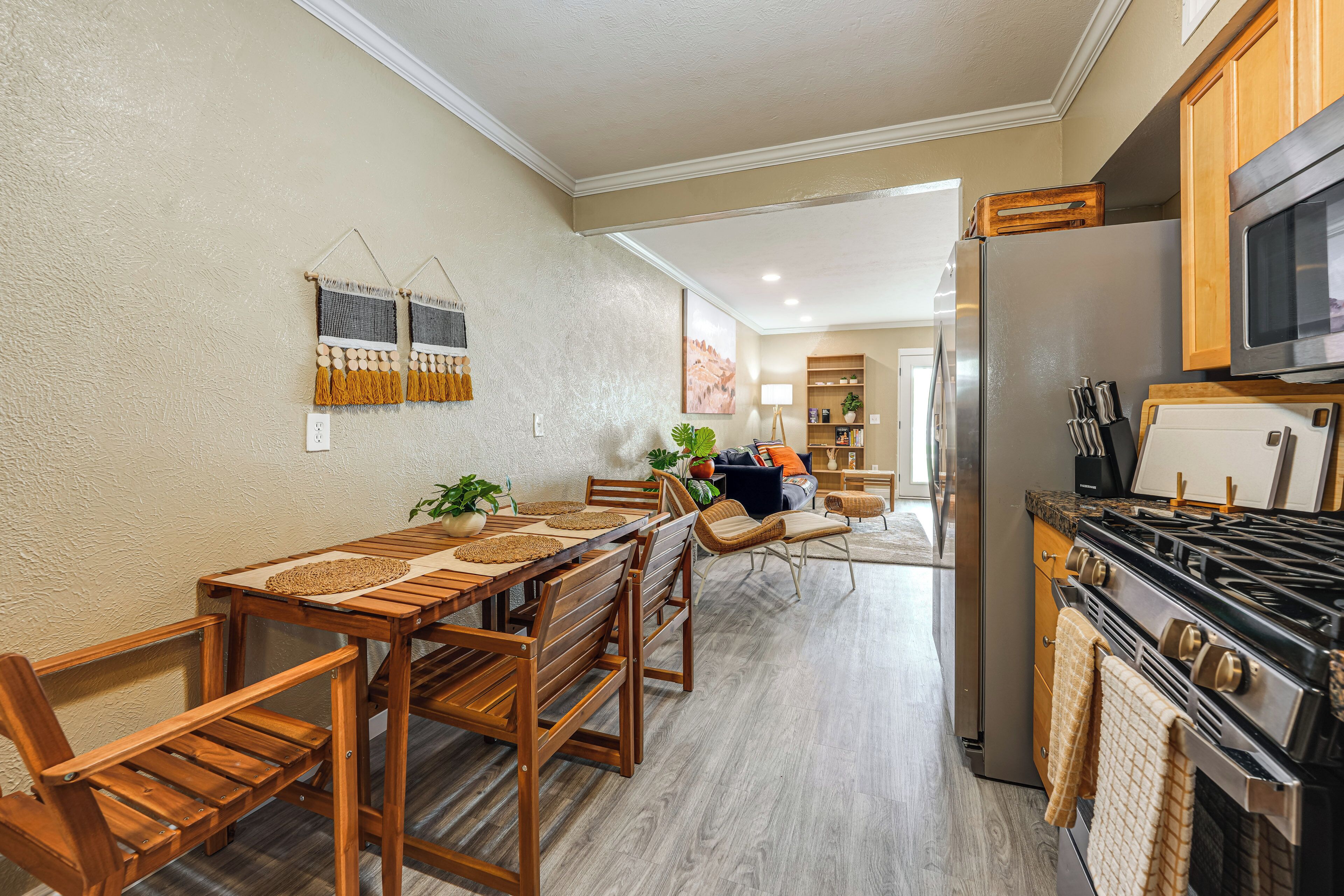 Fridge, microwave, stovetop, dishwasher