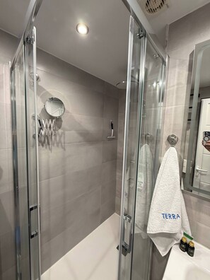 Shower, hair dryer, towels - Modern premium apartment near CCYumbo (Maspalomas)