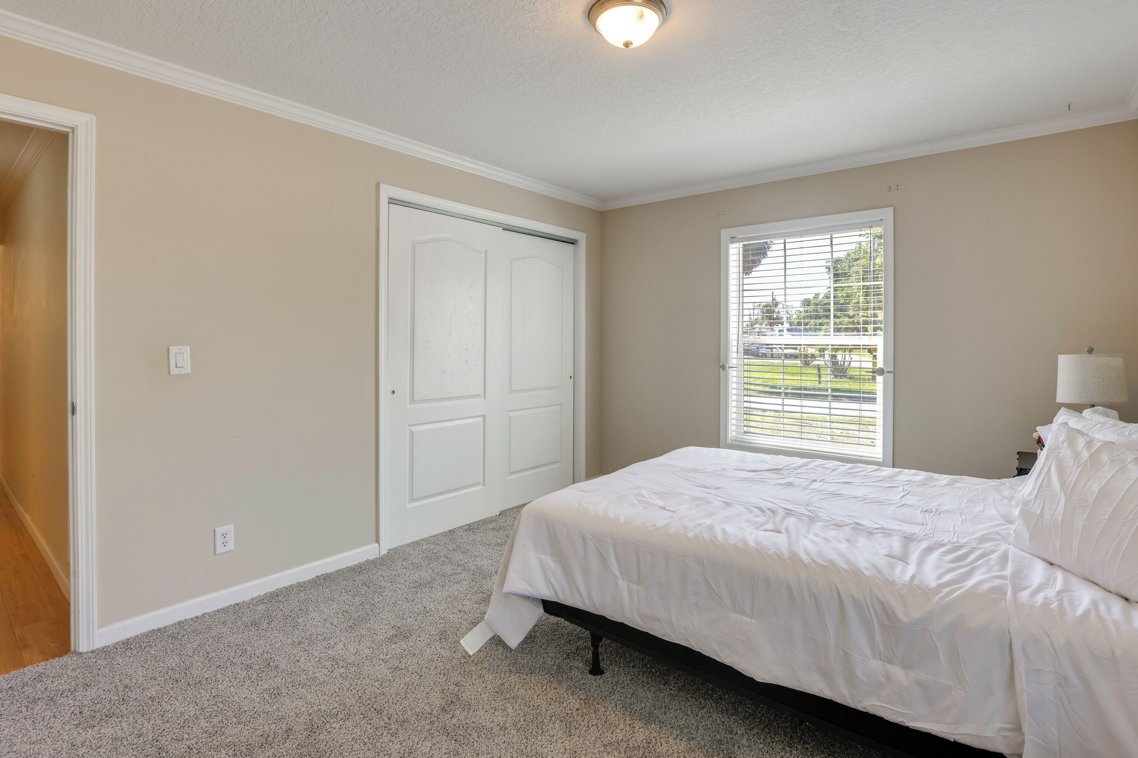4 bedrooms, iron/ironing board, Internet, bed sheets