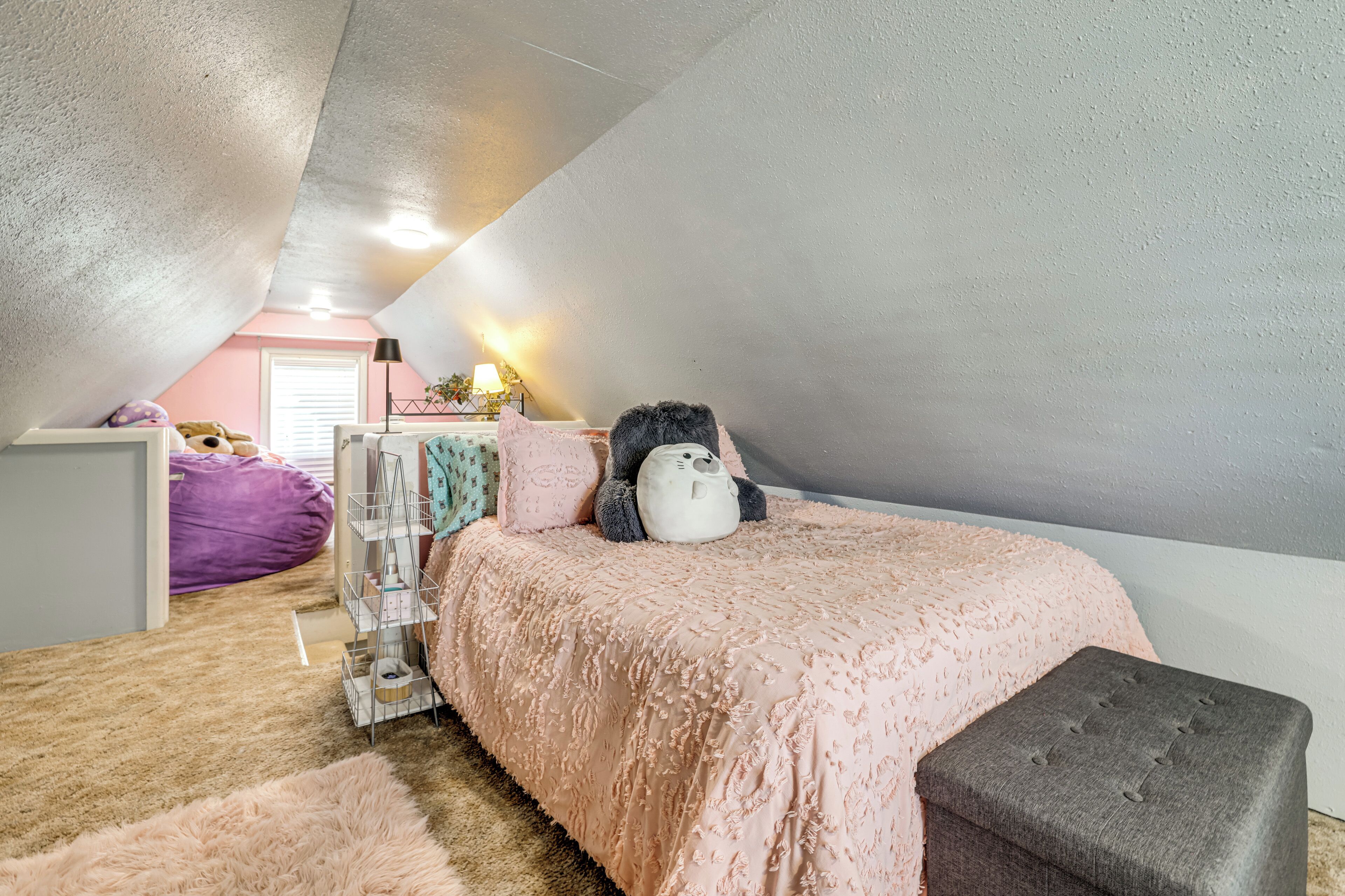 2 bedrooms, desk, iron/ironing board, travel cot