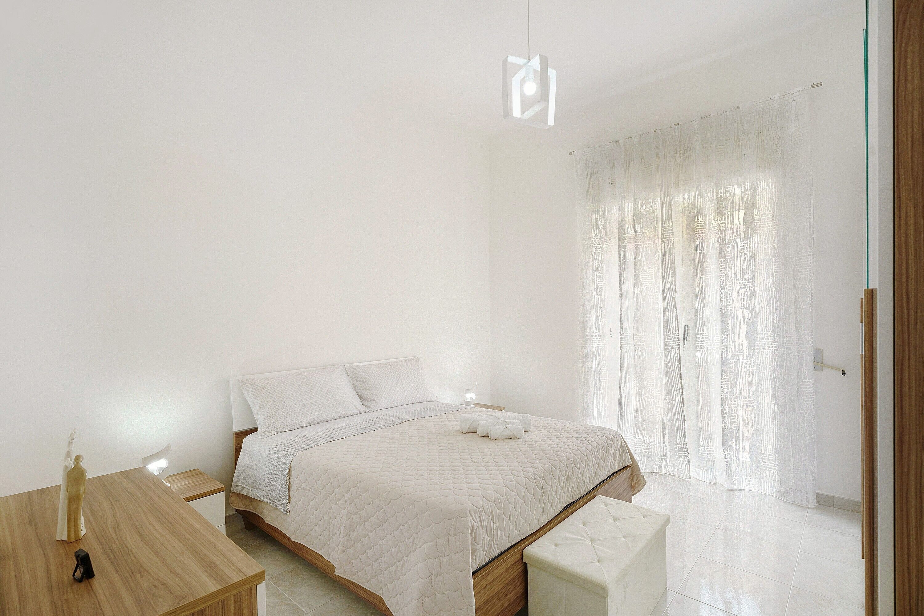 2 habitaciones, tabla de planchar con plancha, wifi y ropa de cama 