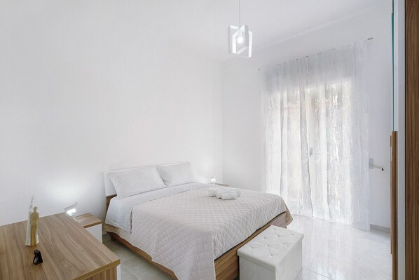 2 bedrooms, iron/ironing board, WiFi, bed sheets