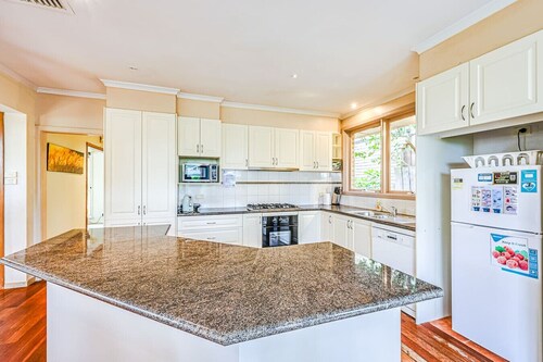 StayAU Comfortable Two-Story w/Pool Table&Backyard