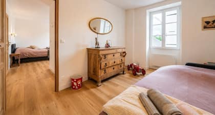 Room "Chambre hirondelles" with Mountain View and Wi-Fi
