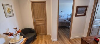 “Chambre Mésange” – Lake View, Private Terrace & Wi-Fi