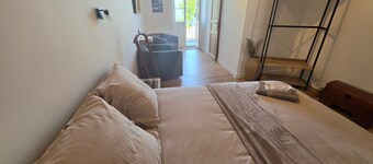 “Chambre Mésange” – Lake View, Private Terrace & Wi-Fi