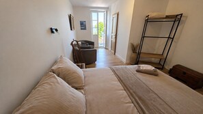 A bedroom with a bunk bed, a desk, and a chair. - “Chambre Mésange” – Lake View, Private Terrace & Wi-Fi (Excenevex)
