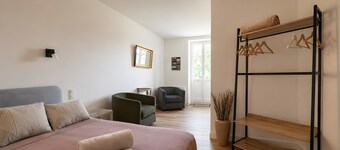 “Chambre Mésange” – Lake View, Private Terrace & Wi-Fi