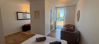 Room 'Rouge-gorge' with Lake View, Private Balcony and Wi-Fi