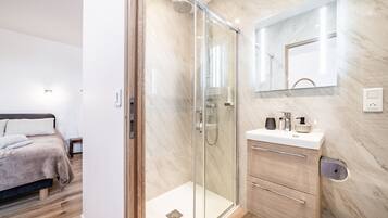 Shower, hair dryer, towels