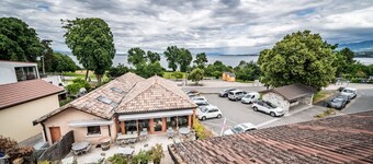 Room 'Rouge-gorge' with Lake View, Private Balcony and Wi-Fi