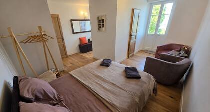 Room 'Rouge-gorge' with Lake View, Private Balcony and Wi-Fi