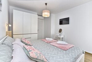 3 Schlafzimmer, Zimmersafe, Bügeleisen/Bügelbrett, Reisekinderbett