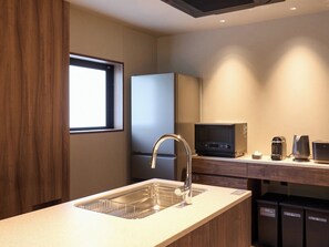 Fridge, microwave, stovetop, cookware/dishes/utensils