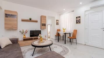 House, Garden View | Living area