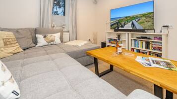 TV, tavolo da ping pong