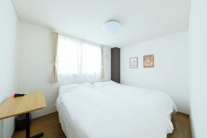 Desk, iron/ironing board, free WiFi, bed sheets - 8 minutes by car from Chitose Airport 2 free park / Chitose City Hokkaidō (Chitose City)