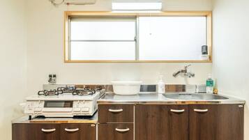 雪櫃、微波爐、爐具、廚房用具/餐具/器皿
