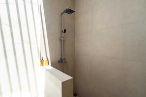 Basic Villa | Bathroom - Villa Eden by Elysian (Kerobokan)