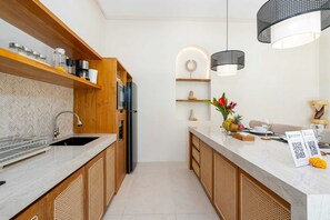 Basic Villa | Private kitchen - Villa Luna by Elysian (Kerobokan)
