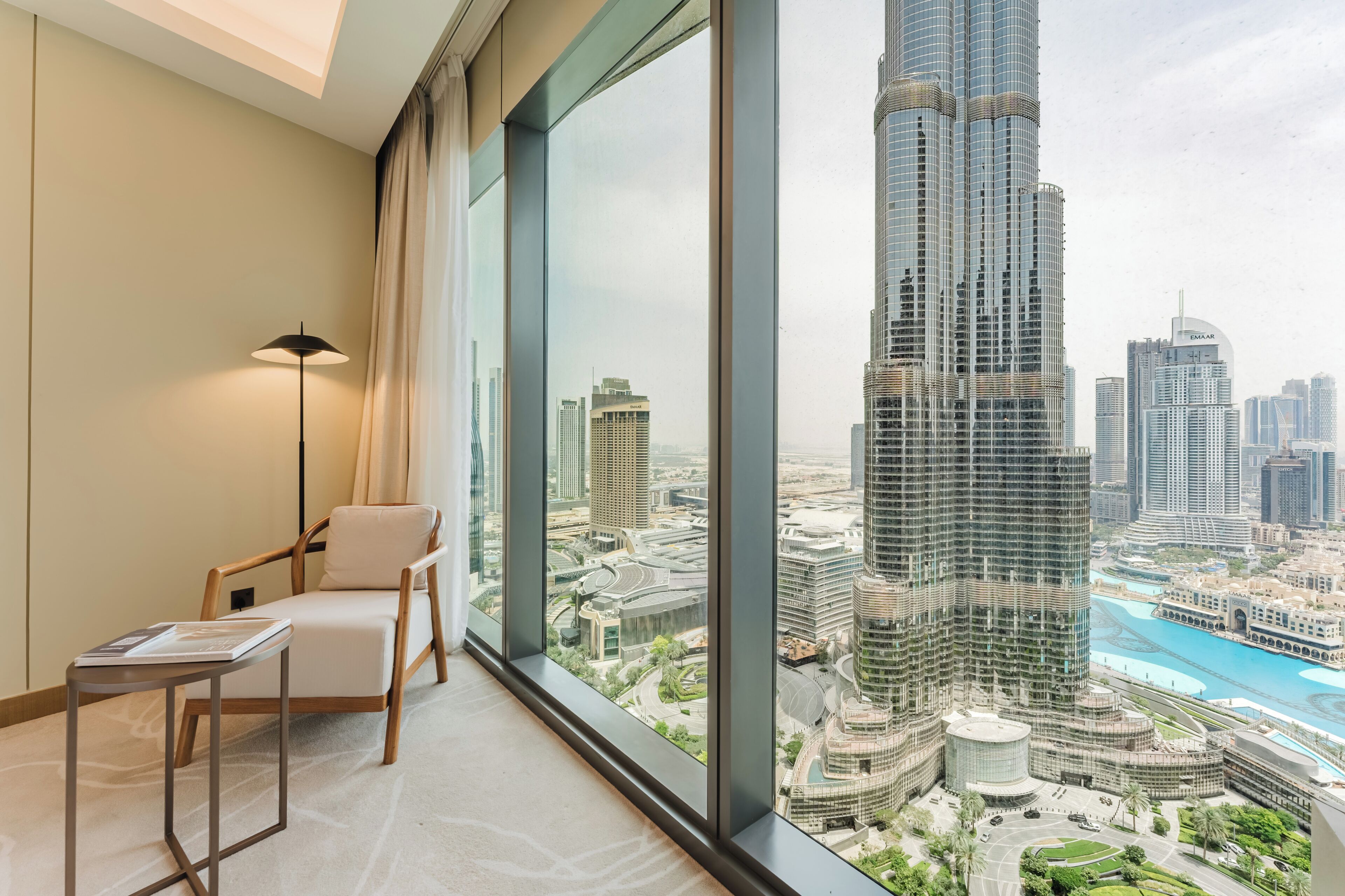 Apartamento de lujo, 3 habitaciones, Aire acondicionado, vistas a la ciudad | Caja fuerte, decoración individual, mobiliario individual y escritorio