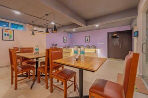 Dining - Treebo Premium Lavender Kochi Infopark (Kanayannur)