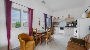 A modern kitchen with white cabinets, a microwave, and a washing machine. - Holiday Home "Le Cocon Taillonais" with Private Pool, Wi-Fi, and Air Conditioning (Saint-Ciers-du-Taillon)