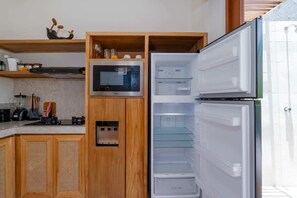 Basic Villa | Private kitchen - Villa Numa by Elysian (Kerobokan)