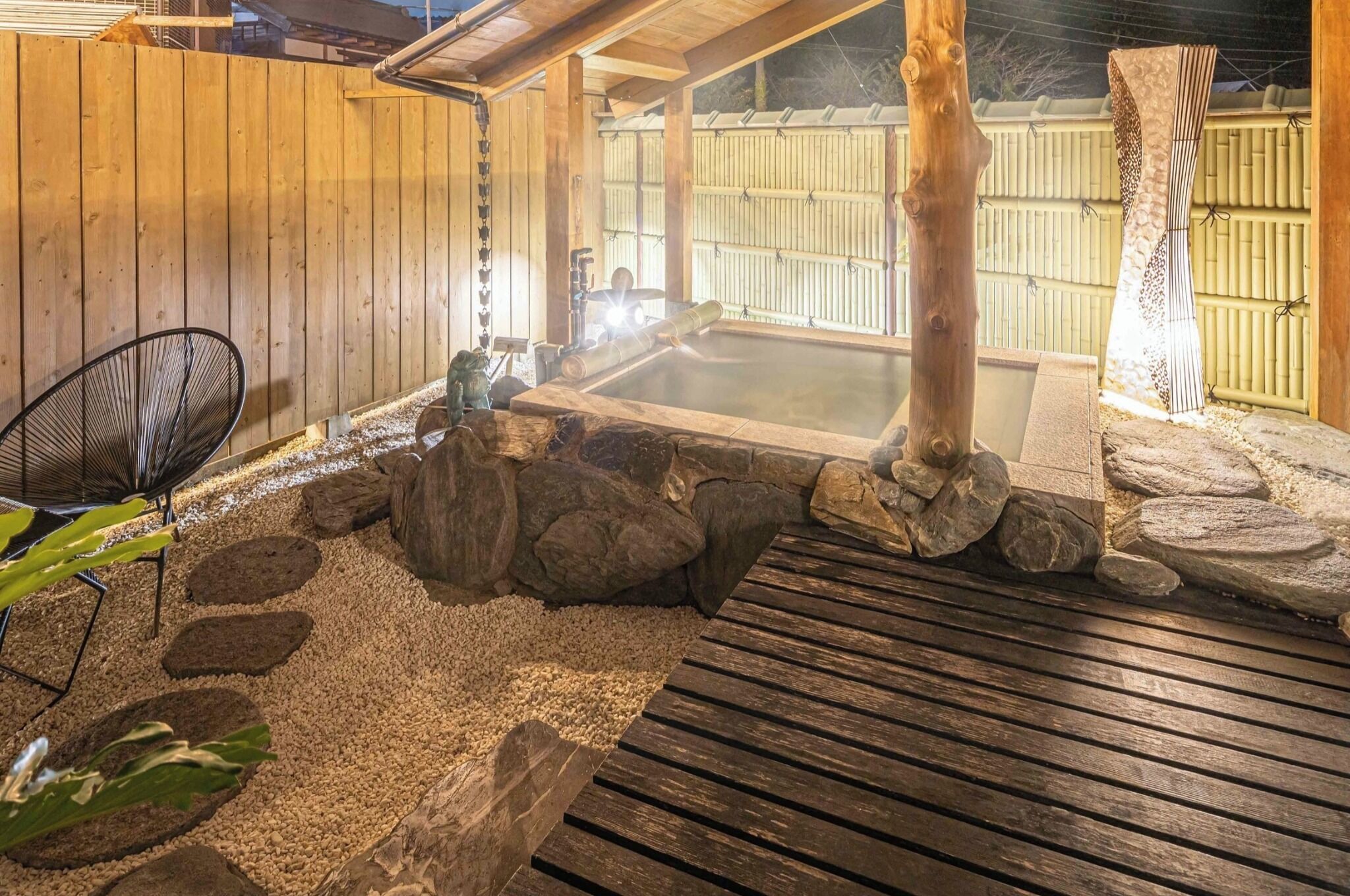Outdoor spa tub