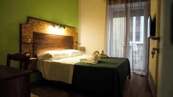 Quarto casal, sacada | Cofres nos quartos, Wi-Fi de cortesia