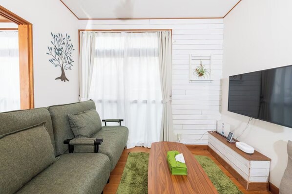 TV - Just a 2minute walk to the beach and Enoshima Is / Kamakura City Kanagawa (Kamakura City)