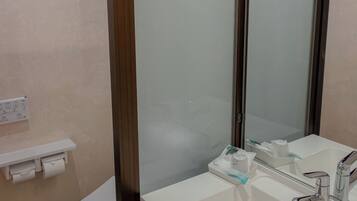 Secador de pelo y toallas