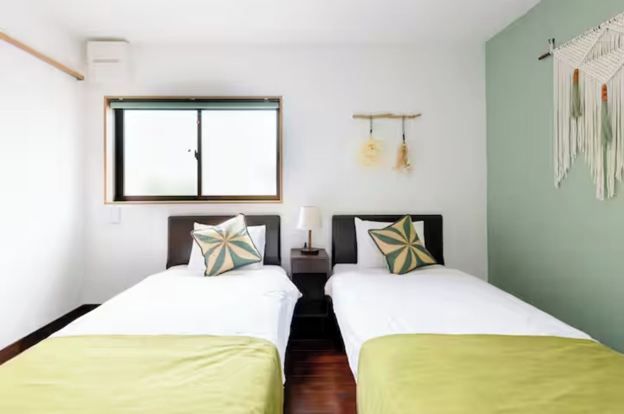 Free WiFi, bed sheets
