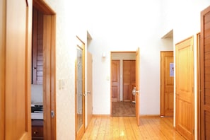 Interior - Located right next to JR Toya Station Flower Hous / Abuta District Hokkaidō (Abuta District)