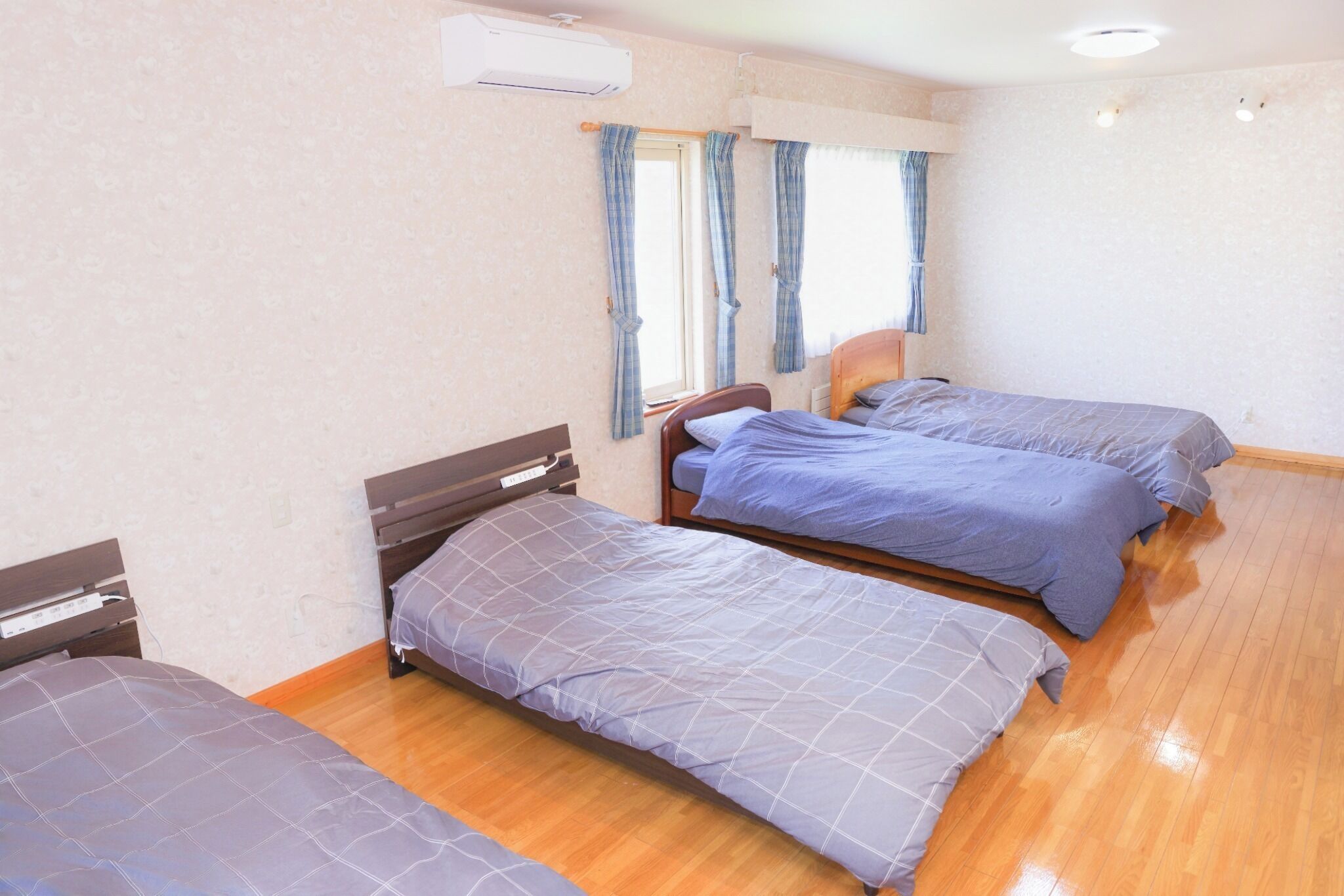 Free WiFi, bed sheets
