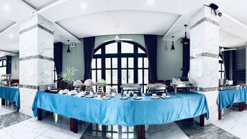 Sudah termasuk sarapan ambil sendiri setiap hari