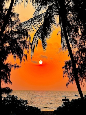 Beach nearby, beach towels - My Marina Beach Hotel Phu Quoc (Phu Quoc)