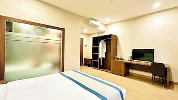 Deluxe Double Room, Partial Sea View