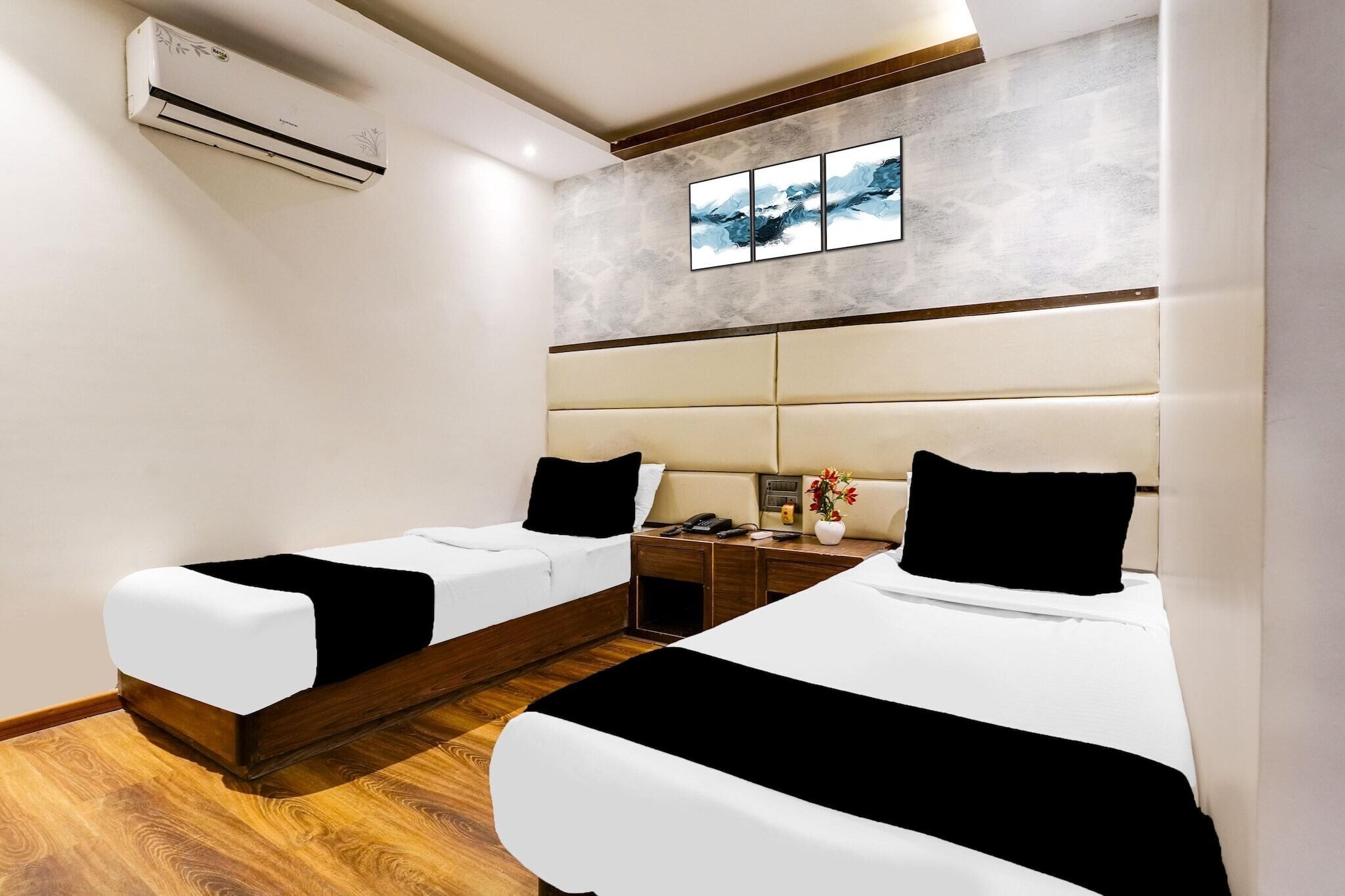 1 bedroom, desk, bed sheets